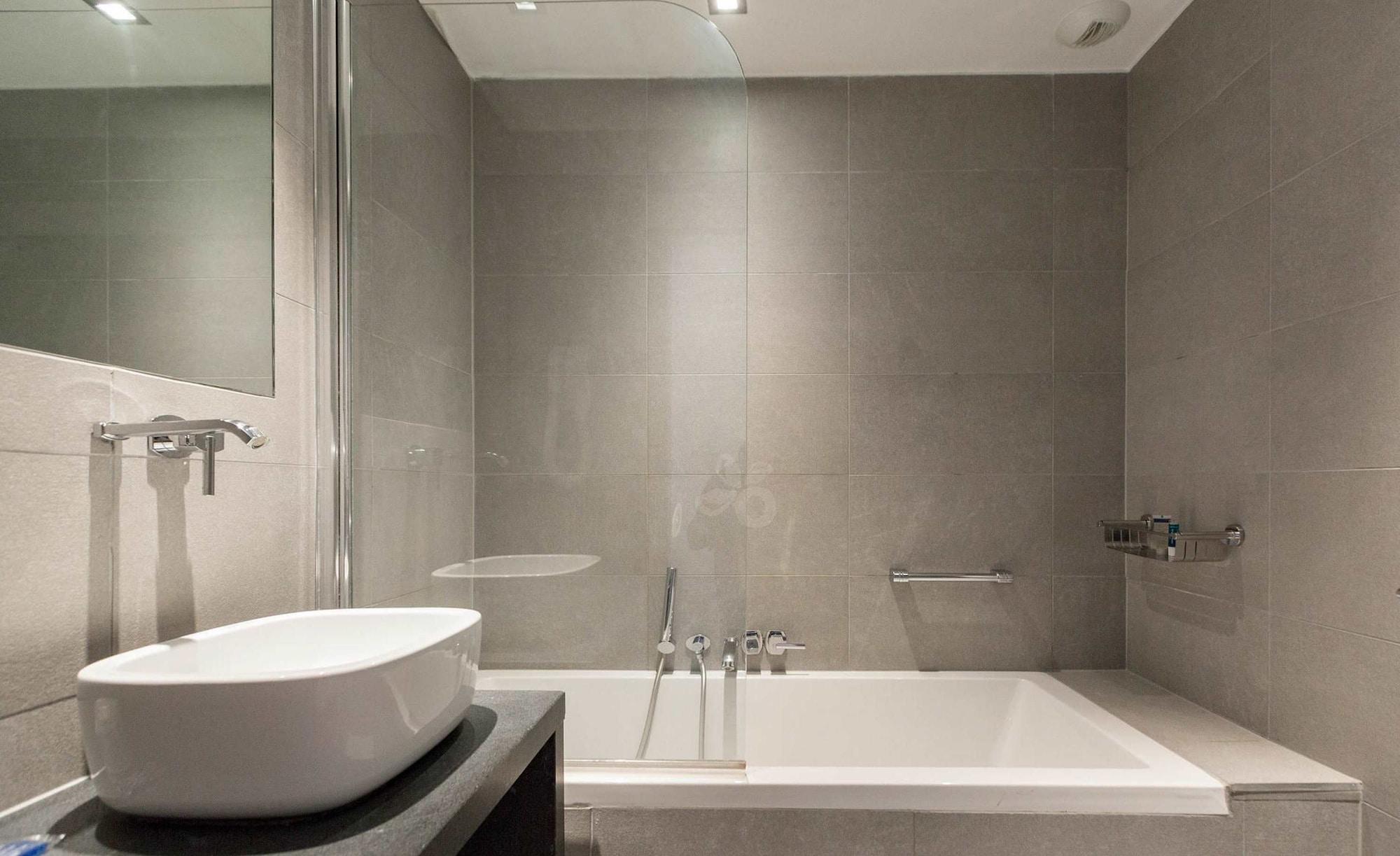 Hotel Aqua By Happyculture Saint-Gilles Luaran gambar